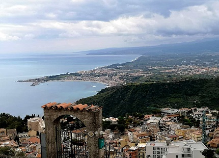 Blick von Taormina über die Sizilianische Küste